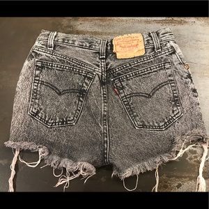 Gray high waist Levi distressed denim shorts
